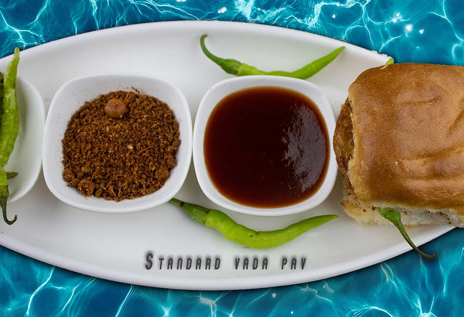 resized images_0000_standard vada pav 3